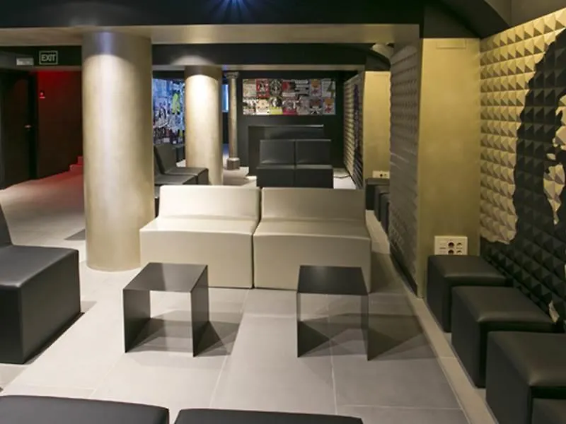 Sant Jordi Hostels Rock Palace Барселона