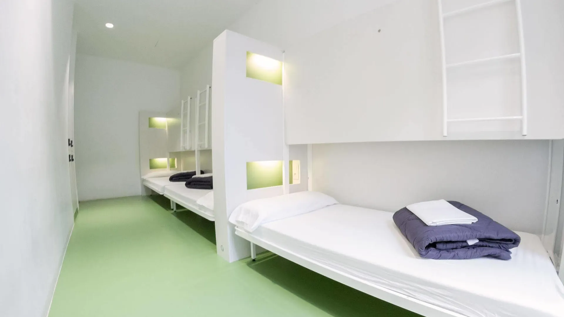 Sant Jordi Hostels Rock Palace Барселона