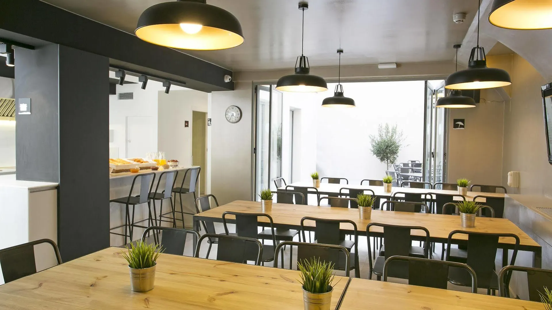 Sant Jordi Hostels Rock Palace Барселона