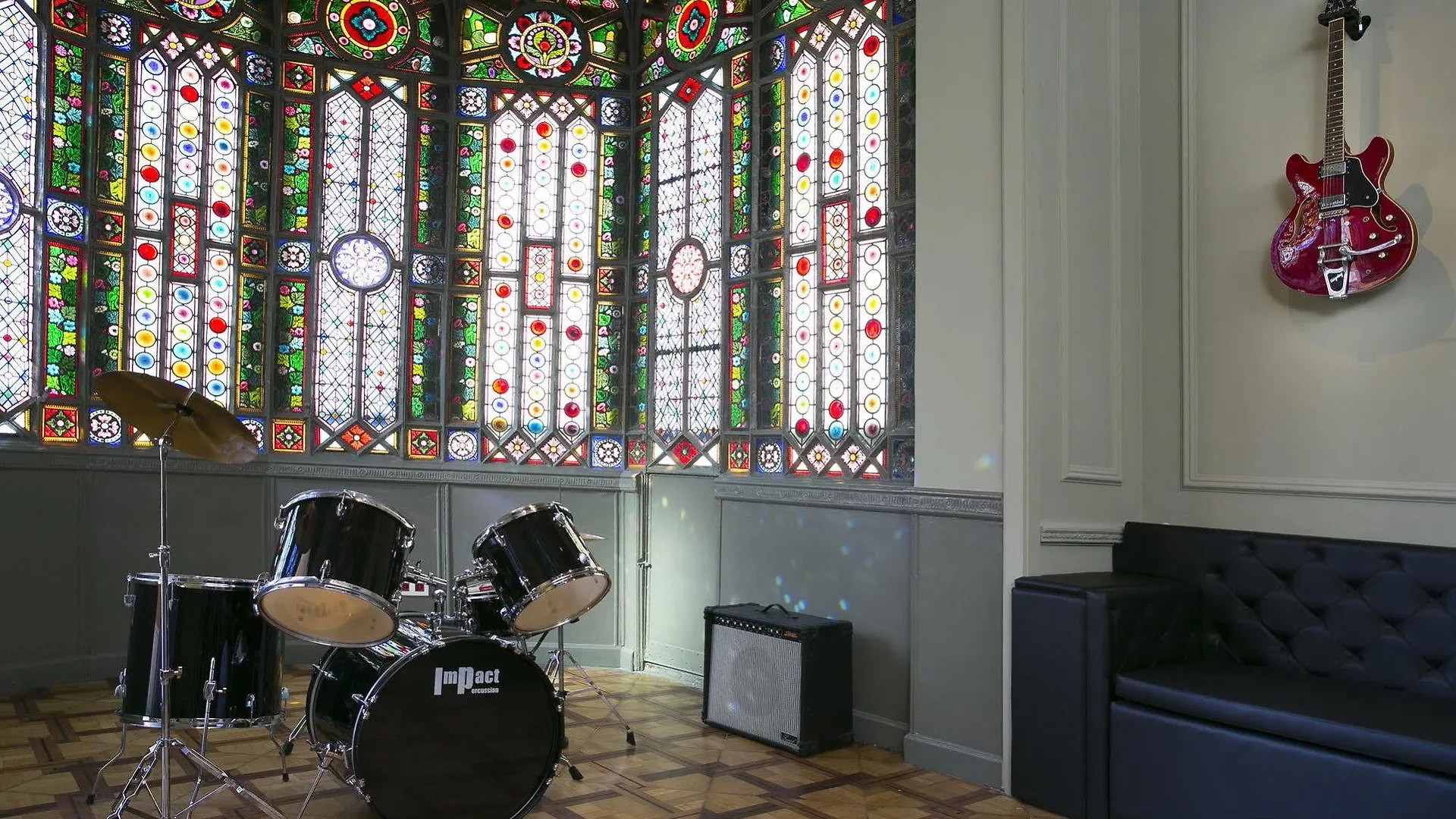 Sant Jordi Hostels Rock Palace Барселона